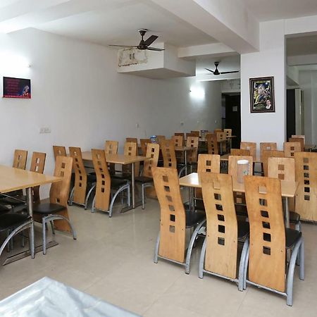 Oyo 13564 Near Prem Mandir Hotel Mathura Exterior foto