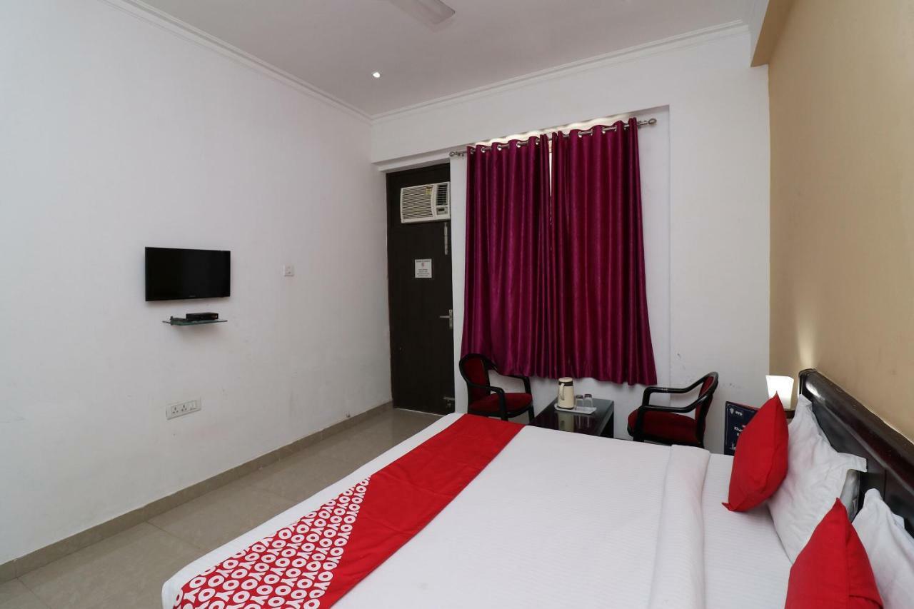Oyo 13564 Near Prem Mandir Hotel Mathura Exterior foto
