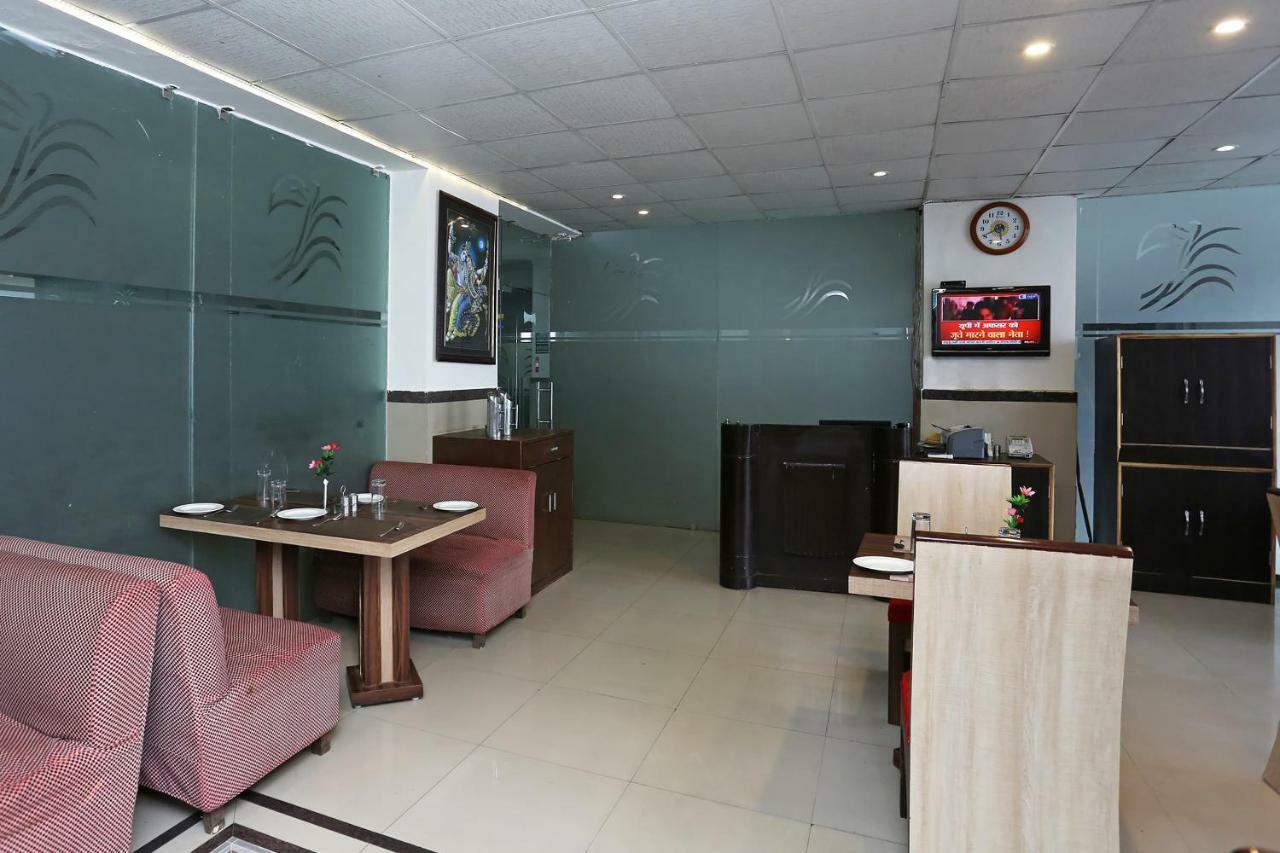Oyo 13564 Near Prem Mandir Hotel Mathura Exterior foto