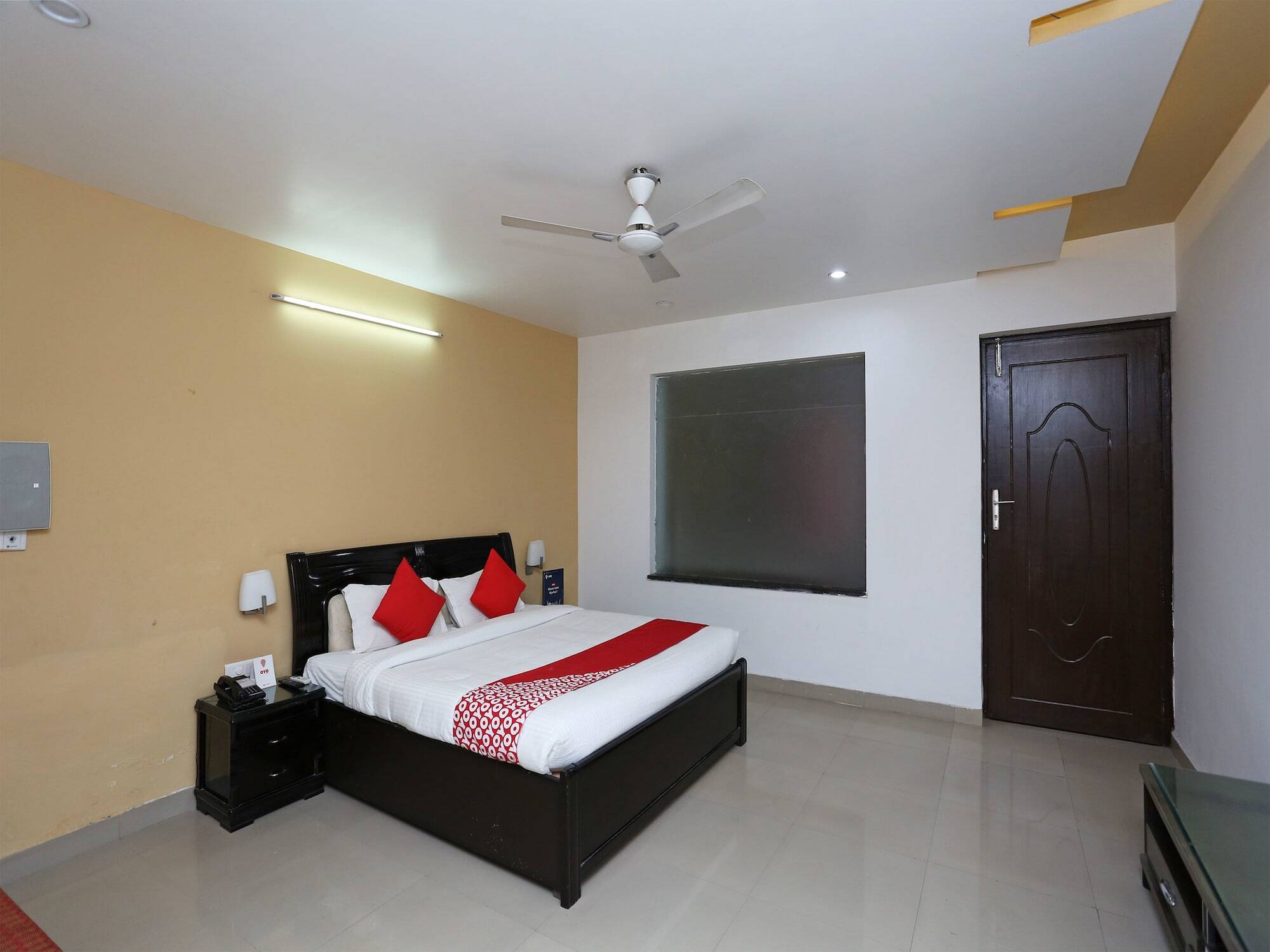 Oyo 13564 Near Prem Mandir Hotel Mathura Exterior foto
